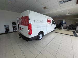 Toyota Quantum 2.8 SLWB panel van - Image 2