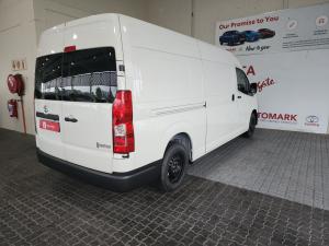 Toyota Quantum 2.8 SLWB panel van - Image 2