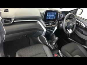Toyota Urban Cruiser 1.5 XR manual - Image 7