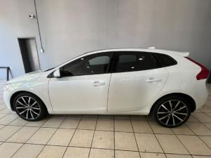 Volvo V40 T4 Momentum auto - Image 2