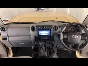 Toyota Land Cruiser 79 2.8GD-6 double cab auto - Image 6