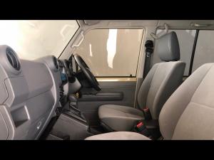 Toyota Land Cruiser 79 2.8GD-6 double cab auto - Image 7