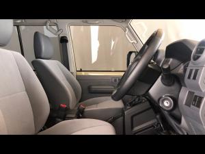 Toyota Land Cruiser 79 2.8GD-6 double cab auto - Image 10