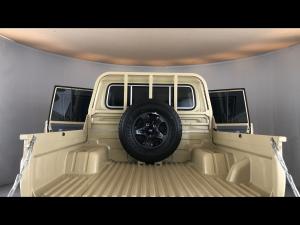 Toyota Land Cruiser 79 2.8GD-6 double cab auto - Image 13