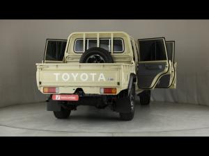 Toyota Land Cruiser 79 2.8GD-6 double cab auto - Image 24
