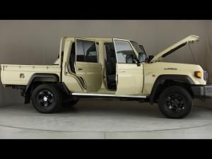 Toyota Land Cruiser 79 2.8GD-6 double cab auto - Image 30