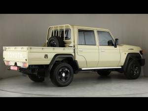 Toyota Land Cruiser 79 2.8GD-6 double cab auto - Image 2