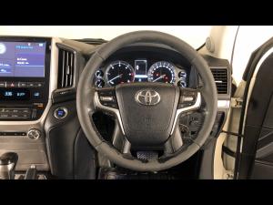 Toyota Land Cruiser 200 4.5D-4D V8 VX-R - Image 8