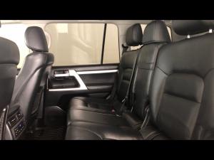 Toyota Land Cruiser 200 4.5D-4D V8 VX-R - Image 11