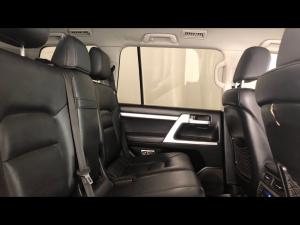 Toyota Land Cruiser 200 4.5D-4D V8 VX-R - Image 12