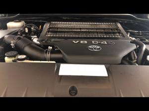 Toyota Land Cruiser 200 4.5D-4D V8 VX-R - Image 14