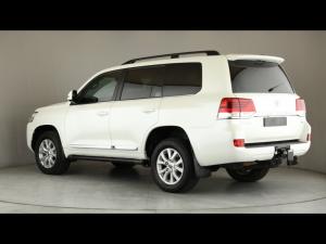 Toyota Land Cruiser 200 4.5D-4D V8 VX-R - Image 21