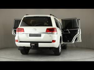 Toyota Land Cruiser 200 4.5D-4D V8 VX-R - Image 24