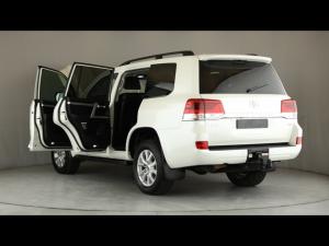 Toyota Land Cruiser 200 4.5D-4D V8 VX-R - Image 25