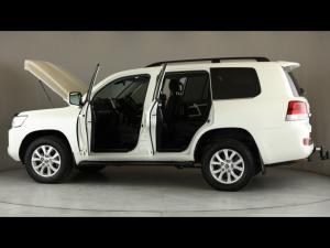 Toyota Land Cruiser 200 4.5D-4D V8 VX-R - Image 26