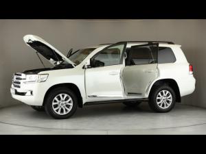 Toyota Land Cruiser 200 4.5D-4D V8 VX-R - Image 27
