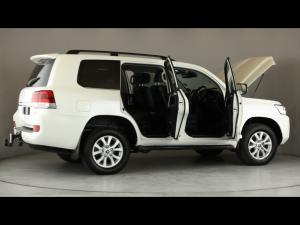 Toyota Land Cruiser 200 4.5D-4D V8 VX-R - Image 31
