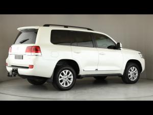 Toyota Land Cruiser 200 4.5D-4D V8 VX-R - Image 2