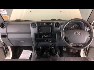 Toyota Land Cruiser 79 4.5D-4D LX V8 single cab - Image 6