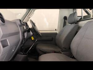 Toyota Land Cruiser 79 4.5D-4D LX V8 single cab - Image 7
