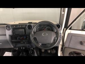 Toyota Land Cruiser 79 4.5D-4D LX V8 single cab - Image 8