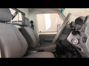 Toyota Land Cruiser 79 4.5D-4D LX V8 single cab - Image 10
