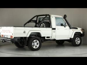 Toyota Land Cruiser 79 4.5D-4D LX V8 single cab - Image 2