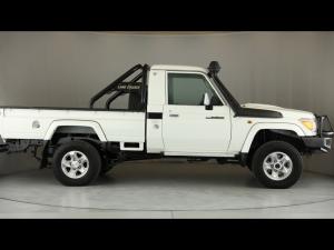 Toyota Land Cruiser 79 4.5D-4D LX V8 single cab - Image 3
