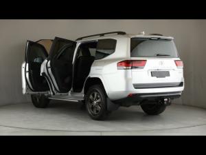 Toyota Land Cruiser 300 3.3D GX-R - Image 25