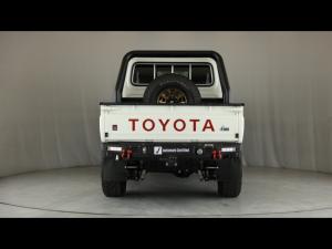 Toyota Land Cruiser 79 2.8GD-6 double cab manual - Image 5