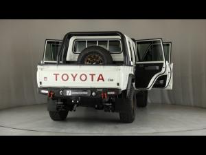 Toyota Land Cruiser 79 2.8GD-6 double cab manual - Image 24