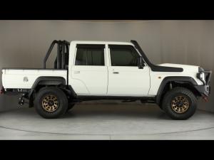 Toyota Land Cruiser 79 2.8GD-6 double cab manual - Image 3