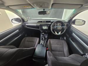 Toyota Hilux 2.4GD-6 double cab Raider manual - Image 6