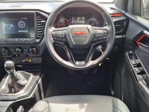 Isuzu D-Max 1.9TD double cab LS X-Rider manual - Image 10