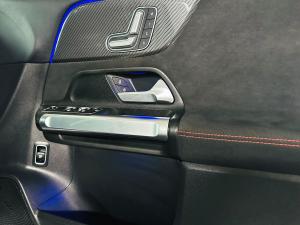 Mercedes-Benz GLB GLB220d 4Matic AMG Line - Image 10