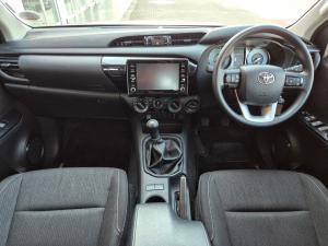 Toyota Hilux 2.4GD-6 double cab 4x4 Raider manual - Image 6