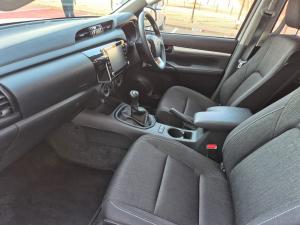 Toyota Hilux 2.4GD-6 double cab 4x4 Raider manual - Image 7