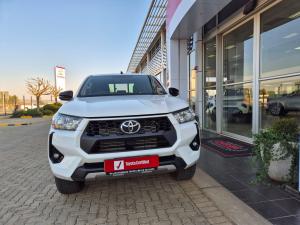 Toyota Hilux 2.4GD-6 double cab 4x4 Raider manual - Image 4