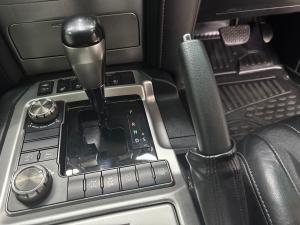 Toyota Land Cruiser 200 4.5D-4D V8 VX - Image 10