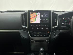 Toyota Land Cruiser 200 4.5D-4D V8 VX - Image 12