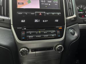 Toyota Land Cruiser 200 4.5D-4D V8 VX - Image 13