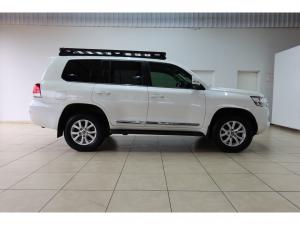 Toyota Land Cruiser 200 4.5D-4D V8 VX - Image 3