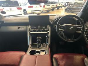 Toyota Land Cruiser 300 3.3D GR-Sport - Image 6