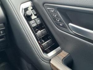 Toyota Land Cruiser 300 3.3D ZX - Image 27