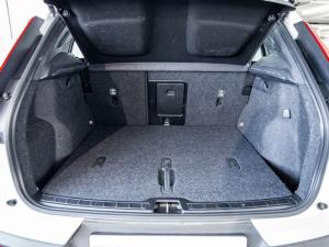 Volvo XC40 B4 Ultimate Dark - Image 11