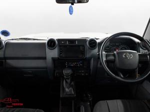 Toyota Land Cruiser 79 2.8GD-6 double cab auto - Image 6