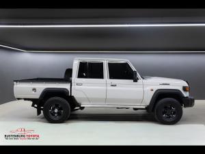 Toyota Land Cruiser 79 2.8GD-6 double cab auto - Image 3