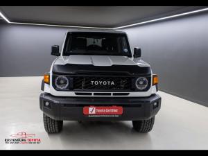 Toyota Land Cruiser 79 2.8GD-6 double cab auto - Image 4