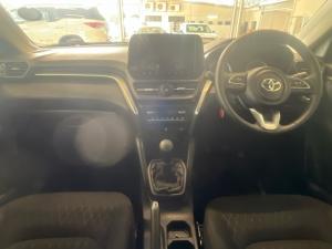 Toyota Urban Cruiser 1.5 XR manual - Image 6