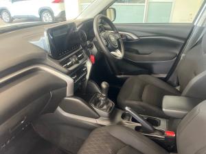 Toyota Urban Cruiser 1.5 XR manual - Image 7